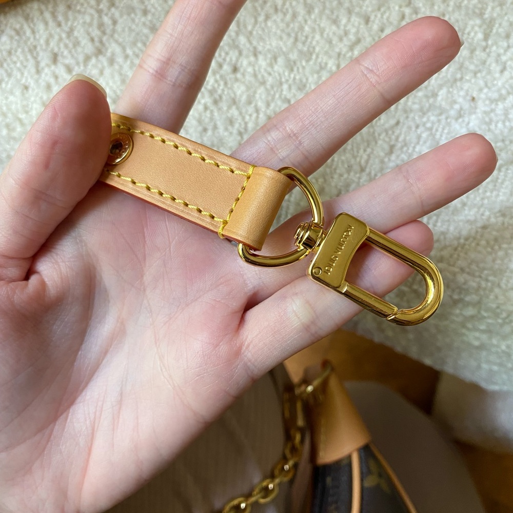 Louis Vuitton loop handbag 2022 - Picture 4 of 16